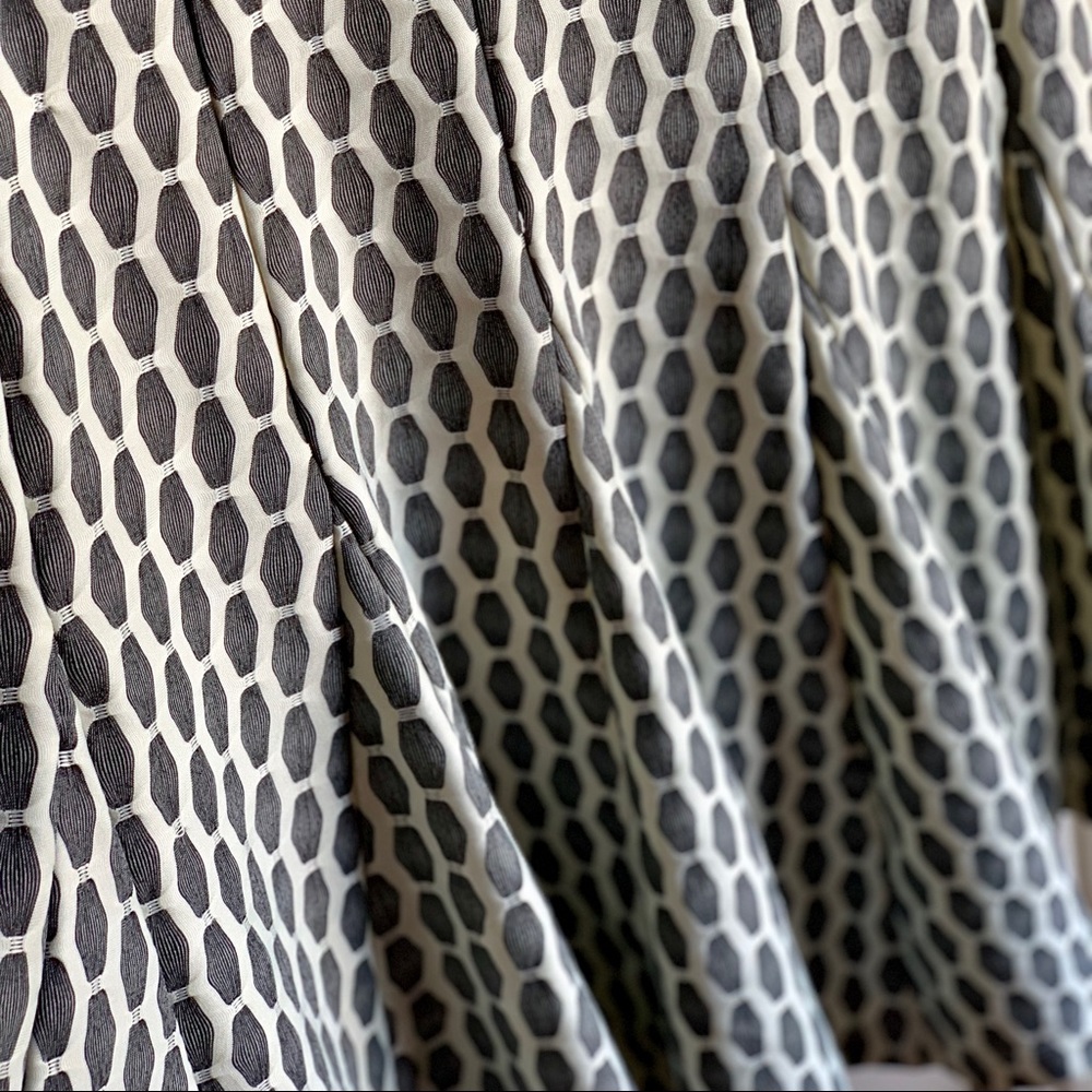 π½{Just...Taylor} Pleated Pattern Dressπ - Picture 4 of 4